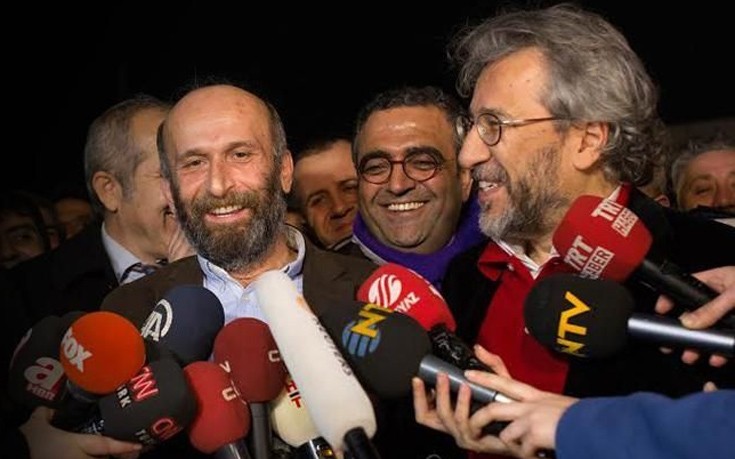 Ελεύθεροι οι δημοσιογράφοι της τουρκικής εφημερίδας Τζουμχουριέτ