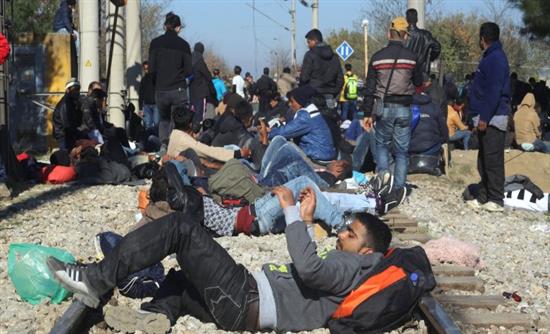 Πρόσφυγες απέκλεισαν και πάλι τη σιδηροδρομική γραμμή στην Ειδομένη