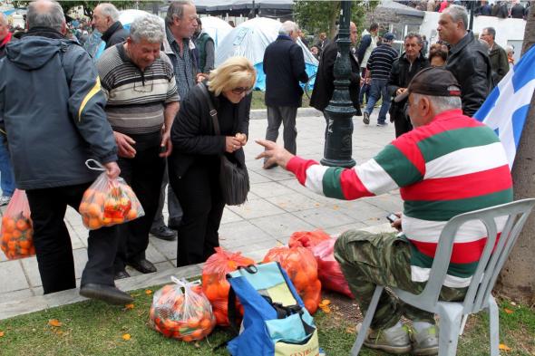 Διαδήλωναν και μοίραζαν πορτοκάλια στο Σύνταγμα οι αγρότες - ΦΩΤΟΓΡΑΦΙΕΣ