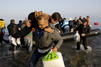 Έρευνα: Περισσότεροι από 5 εκ. Έλληνες βοήθησαν τους πρόσφυγες