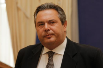 Το τελευταίο «αντίο» στον πατέρα του Πάνου Καμμένου - ΒΙΝΤΕΟ