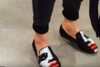 Ποιος ποδοσφαιριστής κυκλοφορεί με αυτά τα παπούτσια; - ΒΙΝΤΕΟ