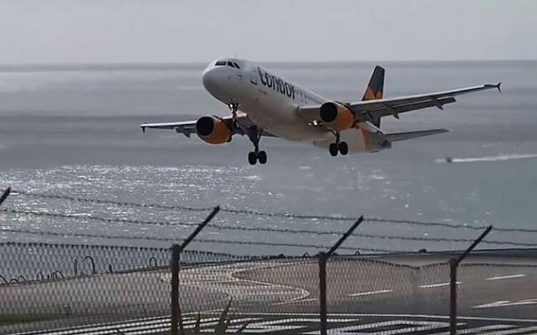 Χάθηκαν τα ίχνη αεροσκάφους με 21 άτομα