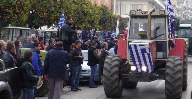 Σπάρτη: Αγρότες εισέβαλαν στα γραφεία του ΣΥΡΙΖΑ