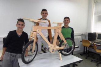Αχαΐα: Μαθητές του Γυμνασίου Φαρραί κατασκεύασαν το πρώτο πτυσσόμενο ποδήλατο