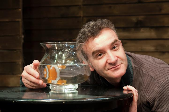 Πάτρα: "Ο κυριος Μάκης" του Βασίλη Κατσικονούρη με το Νίκο Ορφανό