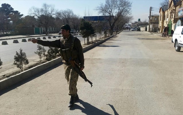 Βομβιστική επίθεση σε βάση της αστυνομίας στο Αφγανιστάν