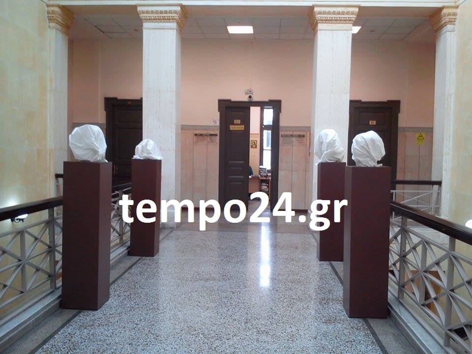 Πάτρα: Το Δικαστικό Μέγαρο αποκτά αγάλματα – ΦΩΤΟΓΡΑΦΙΕΣ