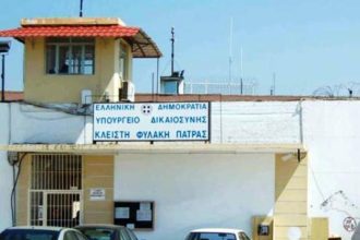 Πάτρα: Μαχαίρια στον Άγιο Στέφανο βρήκαν...φύλακες