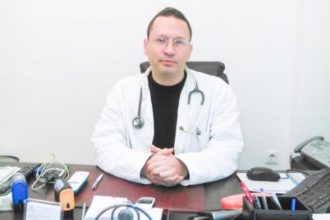 Ο Αγρινιώτης... «Γιατρός των Φτωχών»! Ο Νίκος Κουτσομήτρος εξετάζει αφιλοκερδώς ασθενείς από το 2009