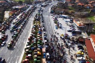 Φεύγουν από τα Τέμπη οι αγρότες του μπλόκου