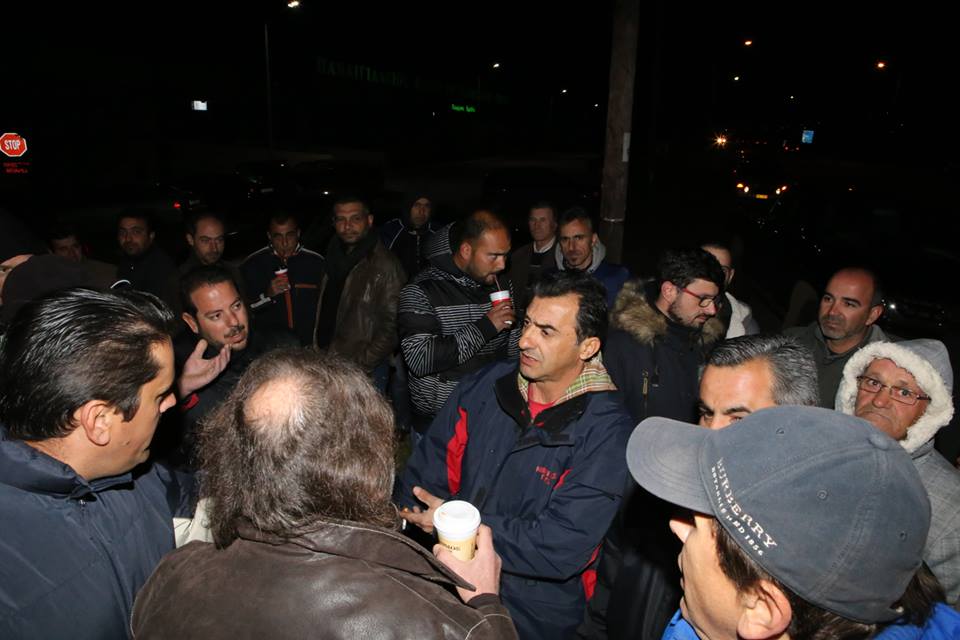 Συνεχίζουν τους αποκλεισμούς στην Πατρών - Κορίνθου οι αγρότες της Αιγιάλειας