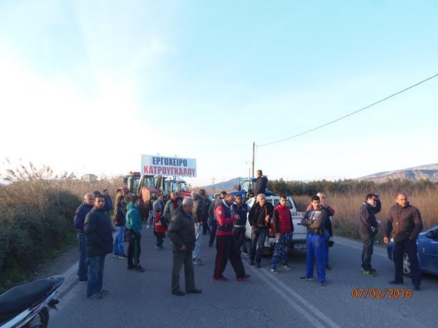 Στο "μπλόκο" του Συντάγματος οι αγρότες της Αιτωλοακαρνανίας - Κλειστός ο κόμβος του Κεφαλόβρυσου για 12 ώρες!