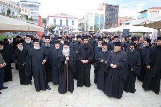 Αίγιο: Με επικεφαλής τον Μητροπολίτη Αμβρόσιο το συλλαλητήριο στην πλατεία Αγίας Λαύρας