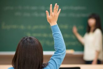Πάτρα: Συνάντηση της Ένωσης Γονέων με τον Περιφερειακό Διευθυντή Εκπαίδευσης για τα προβλήματα των σχολείων