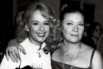 «Στην κηδεία της Τζένης, η Αλίκη μου εκμυστηρεύτηκε...»