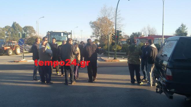 ΤΩΡΑ:Άνοιξαν οι αγρότες την Πατρών Πύργου στην Κάτω Αχαΐα - Σε λίγο αναμένεται να απελευθερωθεί και η Πατρών Κορίνθου-ΝΕΟΤΕΡΑ