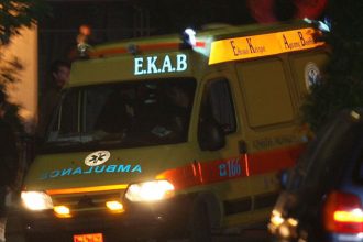 Τροχαίο ατύχημα στην έξοδο της Παραϊόνιας οδού με πέντε τραυματίες