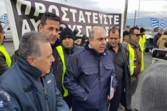 Αχαιοί αστυνομικοί και πυροσβέστες στο μπλόκο των αγροτών στον Ισθμό