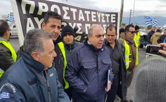 Αχαιοί αστυνομικοί και πυροσβέστες στο μπλόκο των αγροτών στον Ισθμό