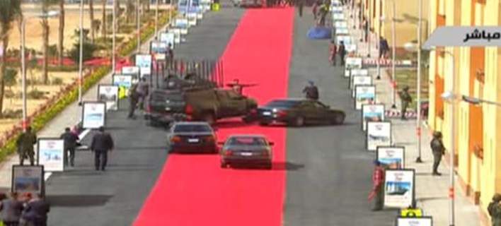 Το κόκκινο χαλί που έκανε έξαλλους τους Αιγύπτιους