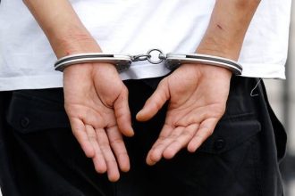 Αξιωματικός του Λιμενικού φέρεται να εμπλέκεται στην υπόθεση λαθραίων τσιγάρων