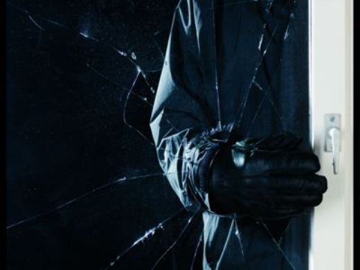 Πάτρα: Απίστευτη διάρρηξη στην "καρδιά" της πόλης - Τρύπωσαν σε Κέντρο Εκπαίδευσης και άρπαξαν....