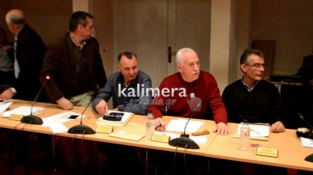 Η στιγμή που... ταρακουνήθηκαν στο Δημοτικό Συμβούλιο Τρίπολης! ΔΕΙΤΕ ΒΙΝΤΕΟ
