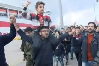 Ξεσηκώθηκαν πρόσφυγες και μετανάστες στον Πειραιά - ΔΕΙΤΕ ΒΙΝΤΕΟ