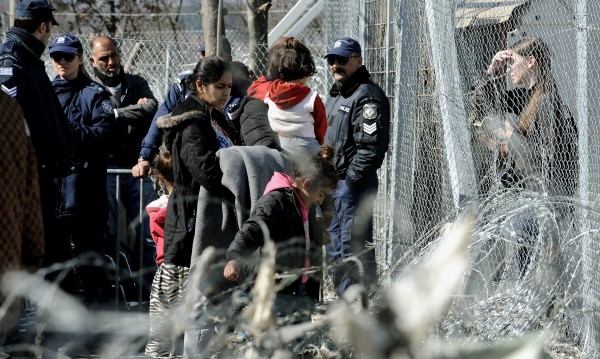 Άνοιξαν τα σύνορα οι Σκοπιανοί μόλις για 300 πρόσφυγες