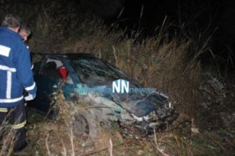 Αυτοκίνητο εξετράπη της πορείας του και "κλάδεψε" τρεις κολώνες στη Γαβρολίμνη - ΦΩΤΟΓΡΑΦΙΕΣ - ΒΙΝΤΕΟ