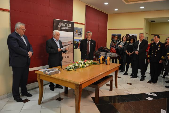 ΕΣΗΕΠΗΝ: Παραδόθηκαν οι δυο φορητοί απινιδωτές για τους πρόσφυγες στη Λέσβο - ΦΩΤΟΓΡΑΦΙΕΣ