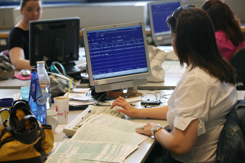 Μεσαία και υψηλά εισοδήματα πληρώνουν τις νέες φοροκλίμακες - «Πλούσιοι» με 22.000 ευρώ