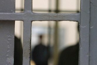 Προσωρινά κρατούμενος ο 53χρονος για τη δολοφονία 23χρονου πριν από 18 χρόνια