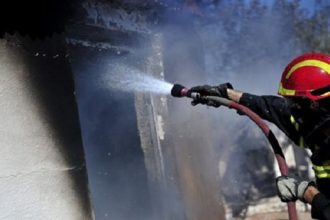 Πάτρα: Πυρκαγιά σε αποθήκη στο Σούλι (ΝΕΟΤΕΡΑ)