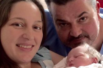 Συγκλονίζει το μήνυμα του γυναικολόγου – μαιευτήρα που έφερε στη ζωή τον γιο του αδικοχαμένου Κωνσταντίνου Πανανά