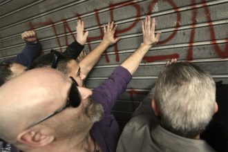 Ένταση ΜΑΤ - εργαζομένων νοσοκομείων στο Υπουργείο Οικονομικών - ΔΕΙΤΕ ΦΩΤΟΓΡΑΦΙΕΣ