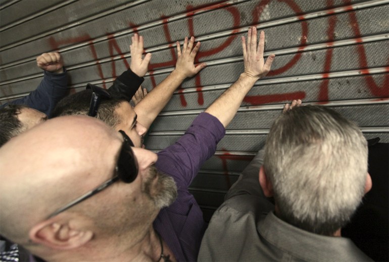 Ένταση ΜΑΤ - εργαζομένων νοσοκομείων στο Υπουργείο Οικονομικών - ΔΕΙΤΕ ΦΩΤΟΓΡΑΦΙΕΣ