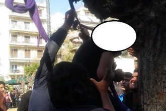 ΣΟΚ: Απόπειρα αυτοκτονίας από δύο μετανάστες στην πλατεία Βικτωρίας (ΠΡΟΣΟΧΗ - Σκληρές εικόνες)