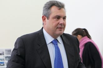 Θρίλερ με τους χειριστές του ελικοπτέρου - Διαψεύδει ο υπουργός ότι βρέθηκαν νεκροί