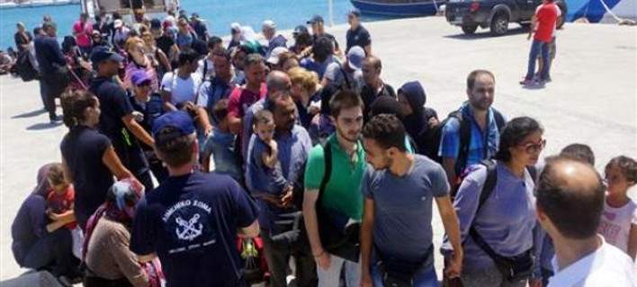 Καβάλα: Σε λεωφορεία θα διανυκτερεύσουν οι 900 πρόσφυγες που έφτασαν το απόγευμα