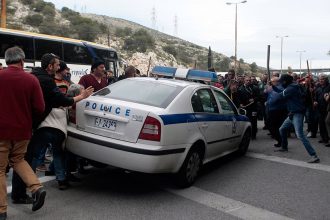 Συνελήφθη 30χρονος για το σπάσιμο περιπολικού