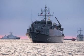 Λαμβάνουν θέσεις στο Αιγαίο τα πλοία της νατοϊκής δύναμης