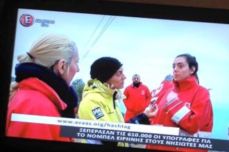 Μάνα και κόρη κοντά στους πρόσφυγες - Οι πατρινές Ντάνα και Κωνσταντίνα Κουλούρη που δίνουν μαθήματα ανθρωπιάς