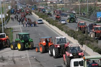 Κλείνουν και την Αθηνών-Θεσσαλονίκης- Σκηραίνουν την στάση οι αγρότες