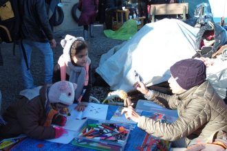 Δύο φορητούς απινιδωτές δωρίζει η ΕΣΗΕΠΗΝ για τις ανάγκες των προσφύγων στη Μυτιλήνη
