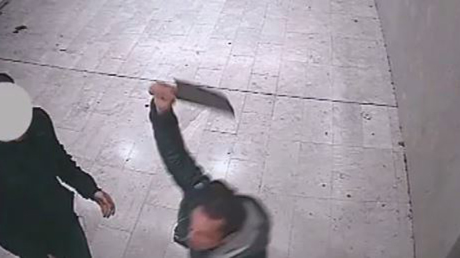 Αιτωλοακαρνανία: Ο γιος κυνηγούσε τη μάνα του με τον μπαλτά μέσα στο σπίτι