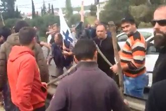 Σοβαρά επεισόδια στο Χαϊδάρι μεταξύ ΜΑΤ και αγροτών από την Πελοπόννησο που προσπαθούν να φτάσουν Αθήνα