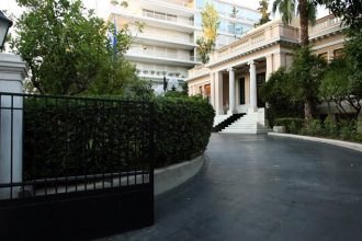 Αγρότης καταγγέλλει: Με έβγαλαν από το Μαξίμου γιατί ανέβασα βίντεο με βουλευτή του ΣΥΡΙΖΑ - ΔΕΙΤΕ ΤΟ