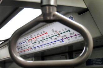 Χαμός με σεκιουριτά που επιτέθηκε σε Αφγανό στο μετρό